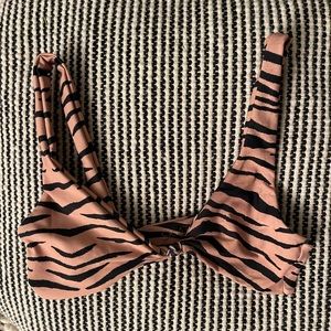 Skatie tiger print, knot front triangle bikini top